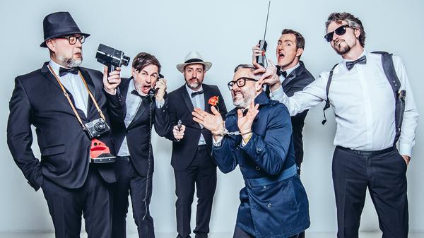 Das Vocal-Ensemble Six Pack entert am Freitag die Ansbacher Kammerspiele. Auf dem Spielplan steht deren neue A-Cappella-Comedy-Show "Goldsinger". Start: 20 Uhr.