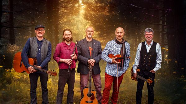 Am Samstag geht der Folk Club im Loni-Übler-Haus in die 36. Saison. Zur Eröffnung der neuen Spielzeit gastiert die Band Síolta, die allerfeinsten Irish Folk aus dem Ärmel schüttelt. Beginn: 20 Uhr.