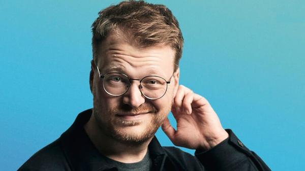 Der gebürtige Niederbayer Maxi Gstettenbauer beackert das weite Feld der Comedy. Am Samstag kommt der Humorist, der auch in TV-Sendungen performt und Podcasts betreibt, in die Lux-Kirche. Auf dem Speiseplan steht Gstettenbauers Programm "Gute Zeit". Beginn: 20 Uhr.