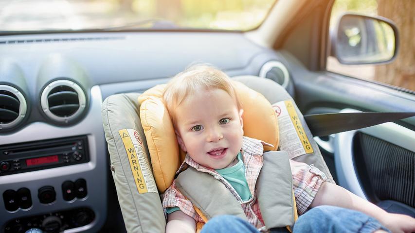 Ab welchem Alter dürfen Kinder im Auto vorne sitzen?