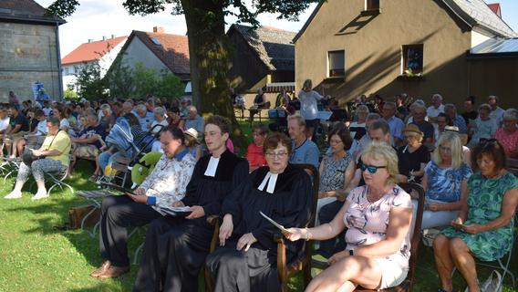 Eklat in der Kirchengemeinde Schnabelwaid: Pfarrerin lässt ihr Amt ruhen