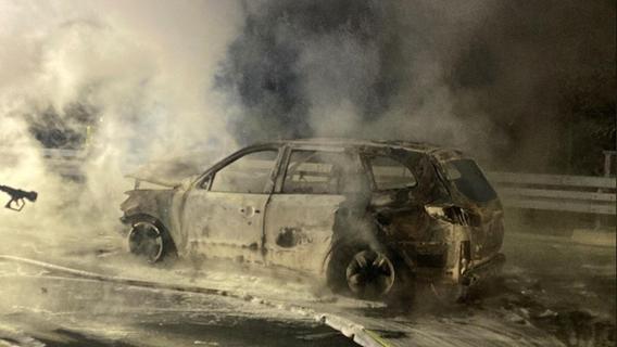Brand auf der A9 Richtung Berlin: Auto aus Nürnberg komplett ausgebrannt