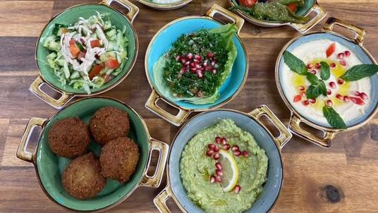 Hummus, Taboulé und Co.: Das gibt's bei Felfela in Nürnberg. Hummus, Taboulé und Co.: Das gibt's bei Felfela in Nürnberg.