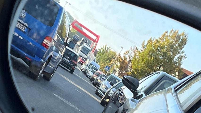 Unfall auf der A73 bei Forchheim löst Rückstau im Stadtgebiet aus - Polizei sucht Zeugen Unfall auf der A73 bei Forchheim löst Rückstau im Stadtgebiet aus - Polizei sucht Zeugen