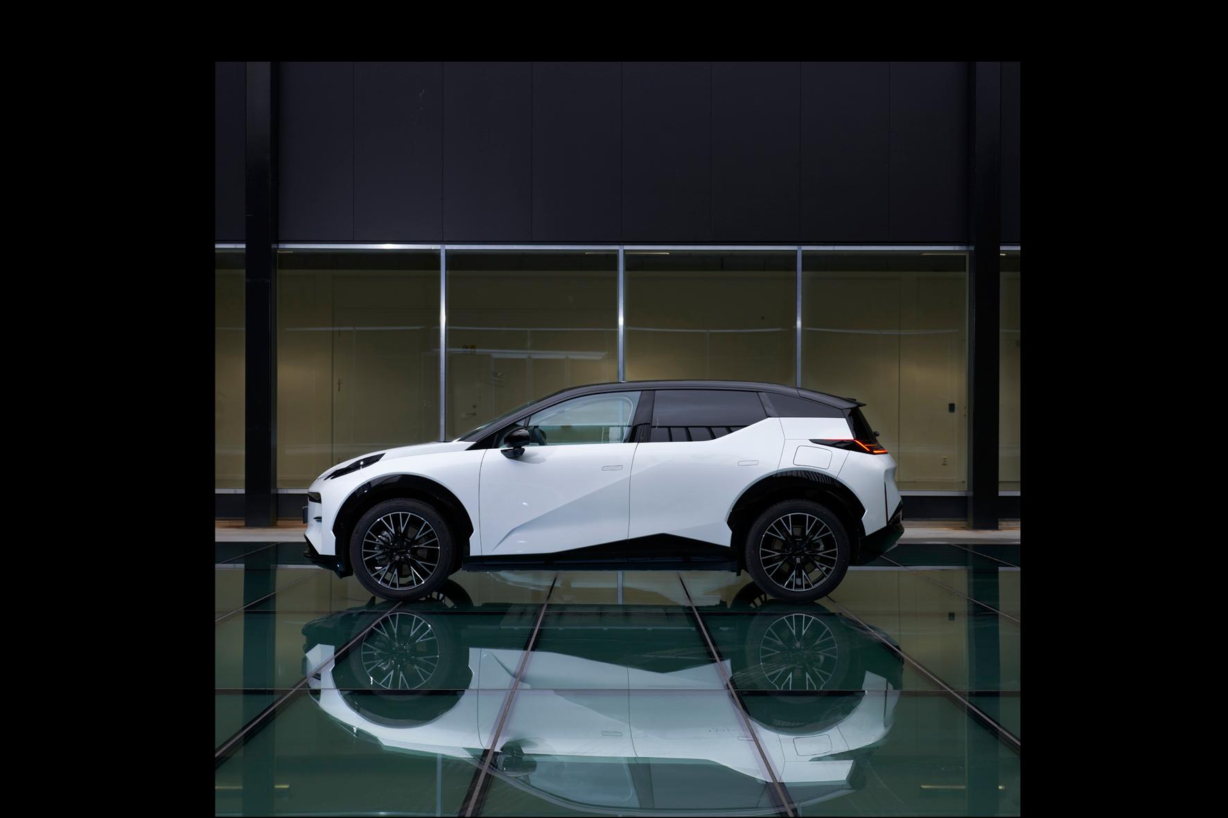 Die heckgetriebene Variante "Long Range RWD" leistet 200 kW/272 PS, produziert 343 Newtonmeter Drehmoment und schafft nach WLTP-Standard eine Reichweite von bis zu 445 Kilometern.