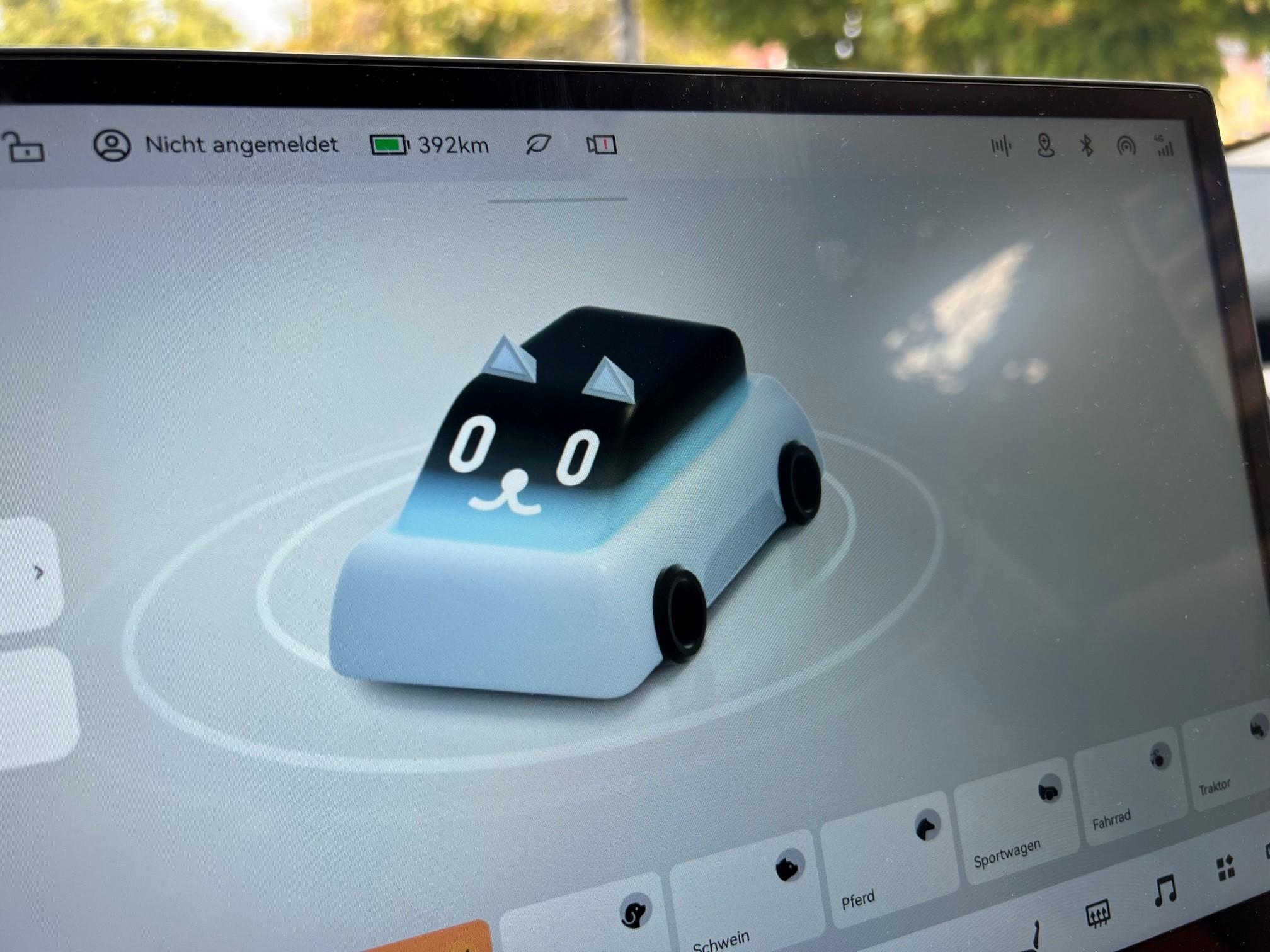 ... mal miaut er wie eine Katze...