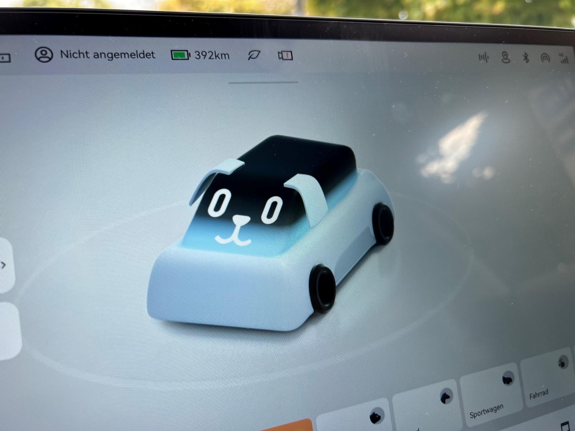 ... oder bellt wie ein Hund. Der Zentralbildschirm liefert die passende Bewegtbild-Animation.