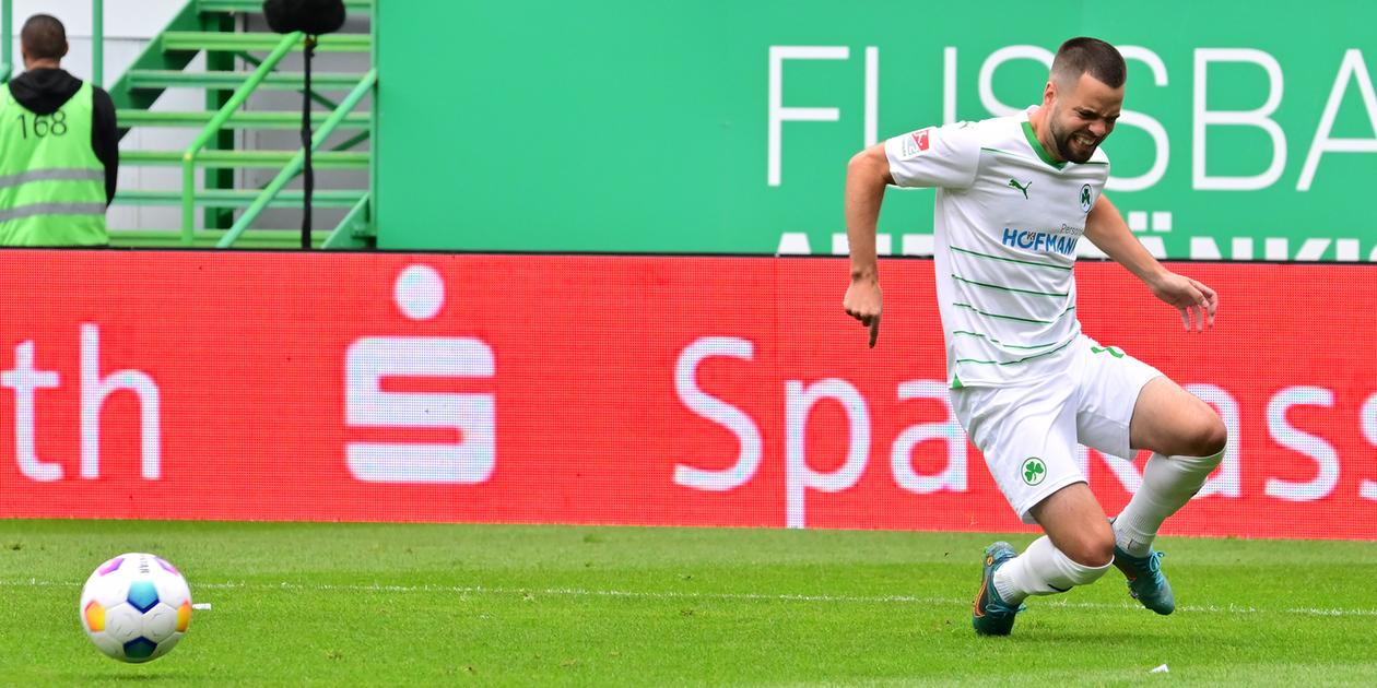 Nach Verletzung beim 1:0 gegen Rostock: Wie geht es Fürths Niko Gießelmann? Nach Verletzung beim 1:0 gegen Rostock: Wie geht es Fürths Niko Gießelmann?