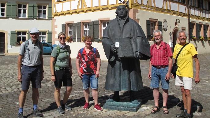 Der Lutherweg führt künftig von Schwabach nach Weißenburg und soll auch in Richtung Donauwörth weiterbeschildert werden. Die Lutherstatue in Weißenburg wird sicher ein Anlaufpunkt für künftige Pilger sein.  