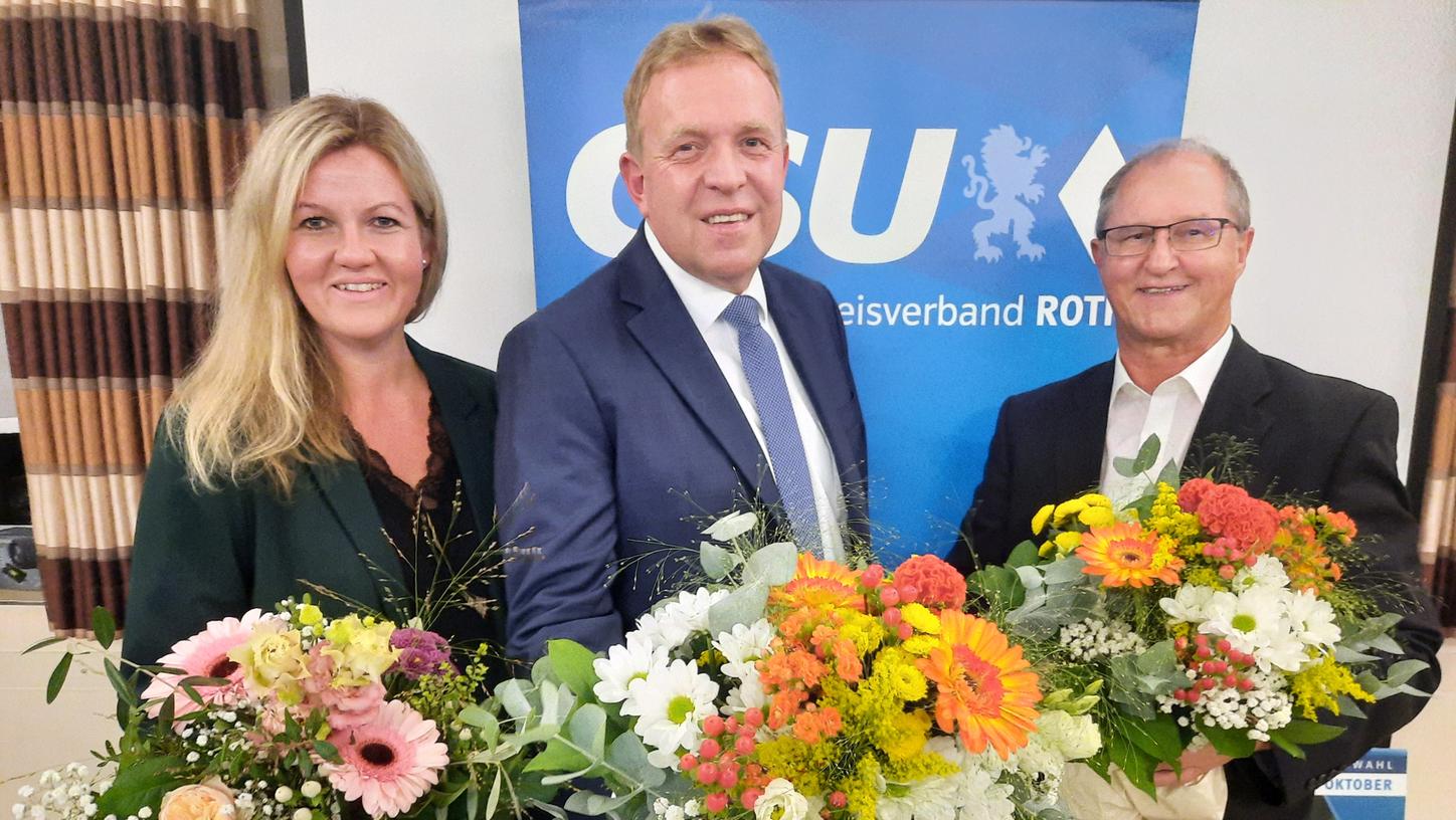 Startet in seine dritte Legislatur: Volker Bauer, Gewinner im Stimmkreis Roth, hier mit den Landtags- und Bezirkstags-Listenkandidaten Listenkandidaten Anja Haußner und Otto Körner.
