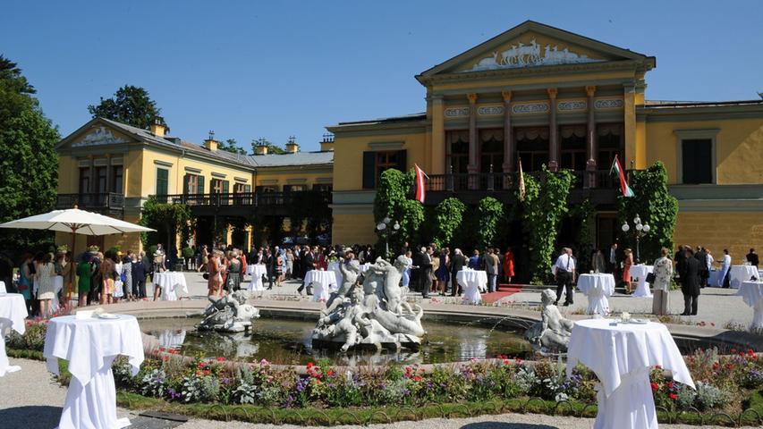 Feststimmung vor der Kaiservilla: Bad Ischl im Salzkammergut in Österreich wird eine der Europäischen Kulturhauptstädte 2024.