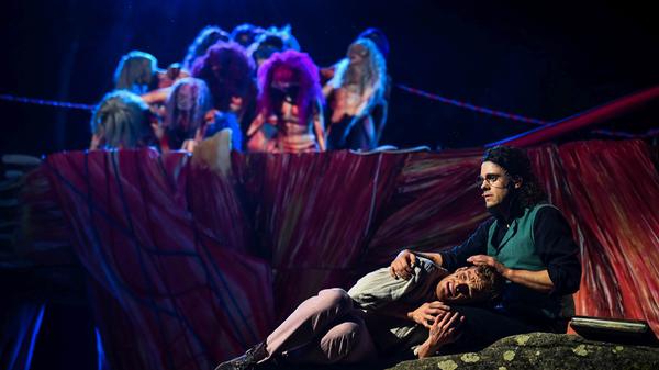 Nach der Premiere vergangene Woche ist Mary Shelleys weltberühmter Gruselroman Frankenstein noch bis 22. Oktober auf der Bühne des Fürther Stadttheaters zu sehen. Am Freitag und Samstag beginnt die Musical-Adaption um 19.30 Uhr. Am Sonntag geht's bereits um 15 Uhr los.