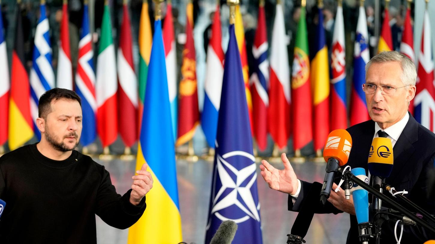 Präsident Wolodymyr Selenskyj zusammen mit Nato-Generalsekretär Jens Stoltenberg im Nato-Hauptquartier in Brüssel.