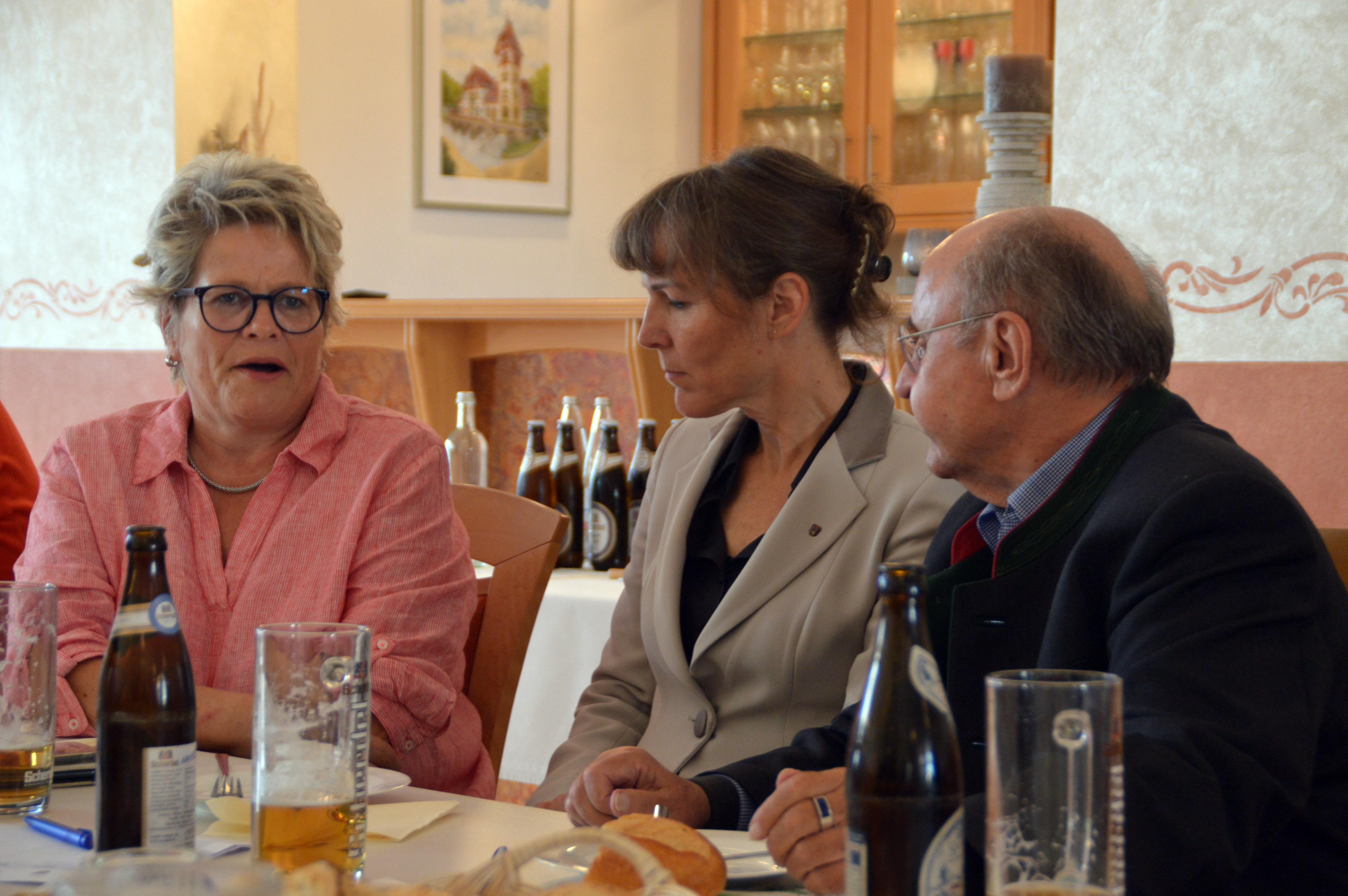 "Pegnitzer HofBratwurst" als kulinarische Brücke der Bürgerfreundschaft