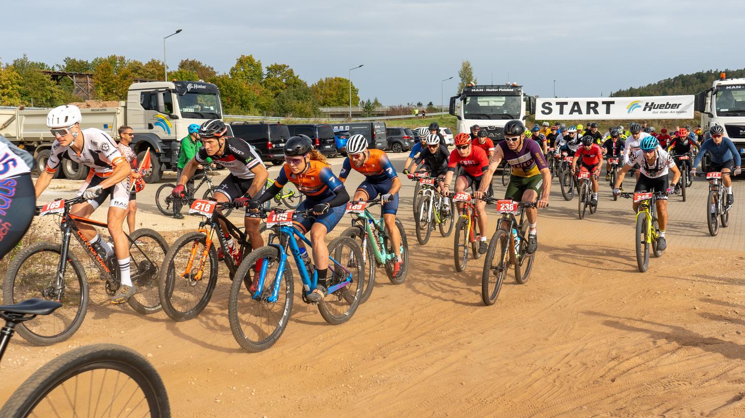 Rund 100 Aktive gingen bei der dritten und letzten Veranstaltung der diesjährigen Bike-Trophy in Pleinfeld auf die Strecke mit Start und Ziel am Hueber-Gelände.  
