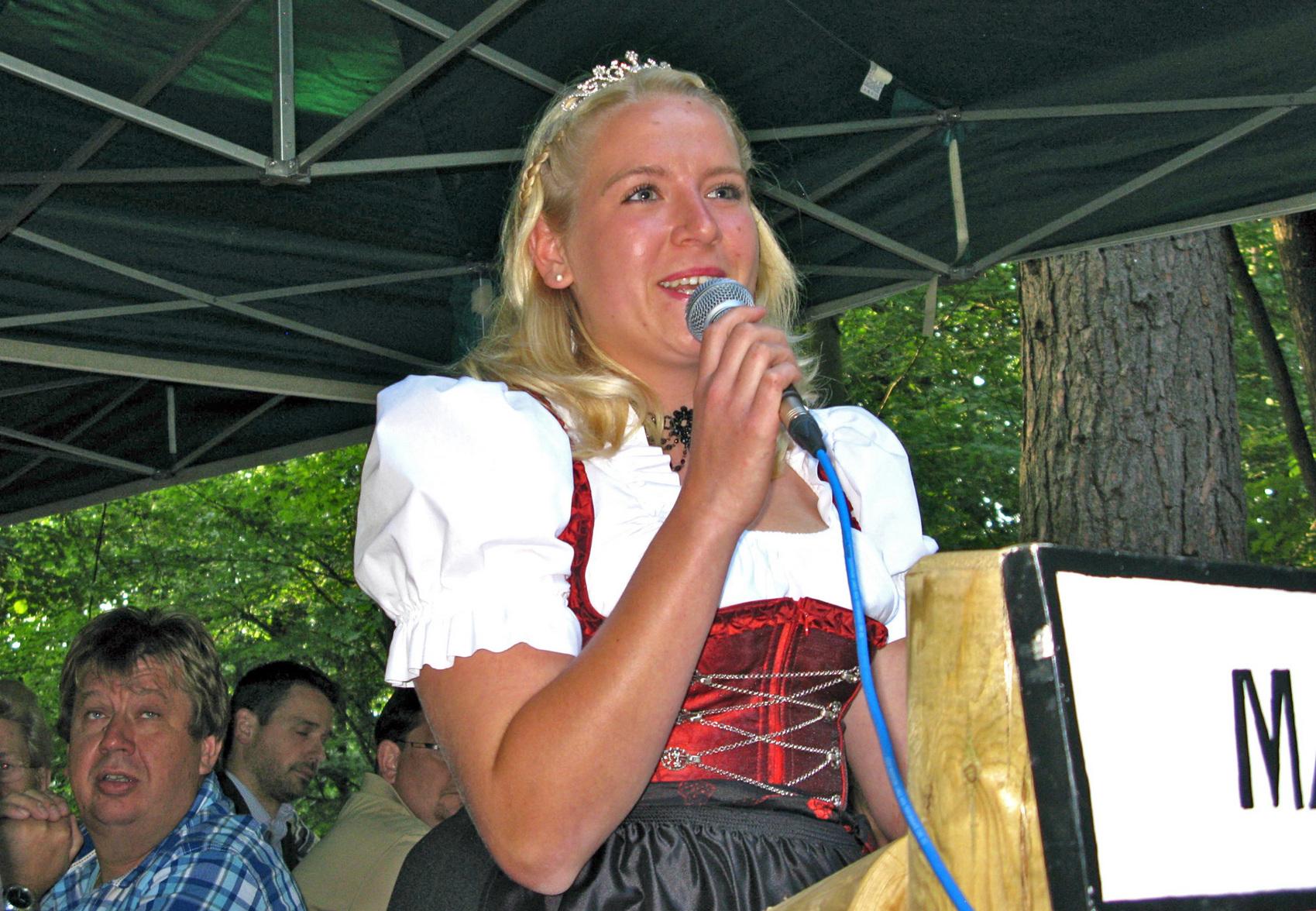 Pretzfelder Kirschenfest mit majestätischer Wachablösung | Nordbayern