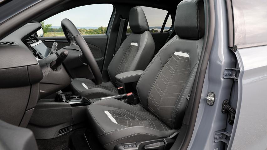 Opels besonders rückenfreundliche AGR-Sitze (zertifiziert mit dem Siegel der Aktion Gesunder Rücken) bietet der Corsa nicht. Trotzdem fällt der Sitzkomfort sehr gut aus.