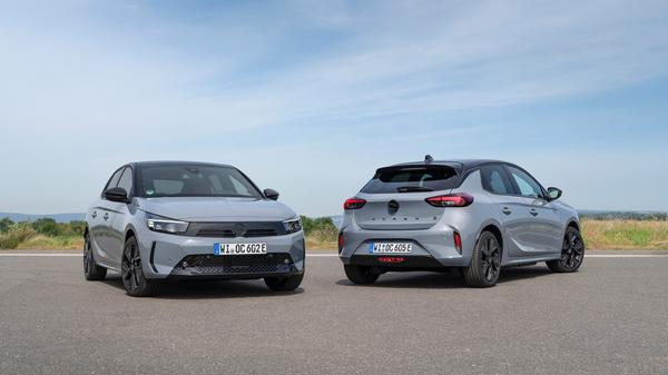 Während der Basis-Corsa schon ab 19.800 Euro zu haben ist, sind in den Corsa Electric mindestens 34.650 Euro zu investieren, das neue Long-Range-Modell kommt auf 38.045 Euro.