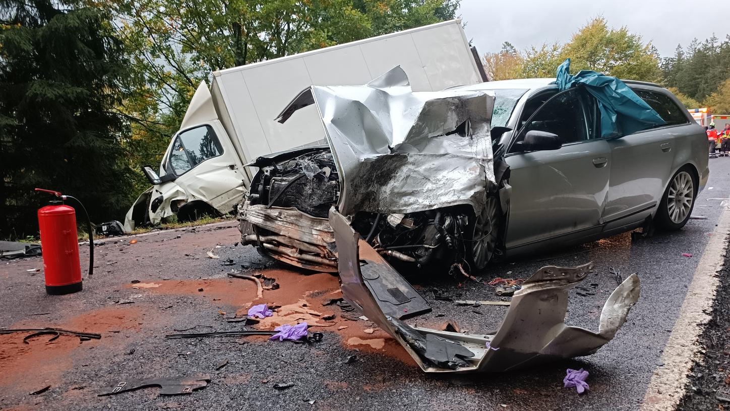 Bei einem schweren Unfall in Bärnau ist eine Person gestorben. Bei einem schweren Unfall in Bärnau ist eine Person gestorben.