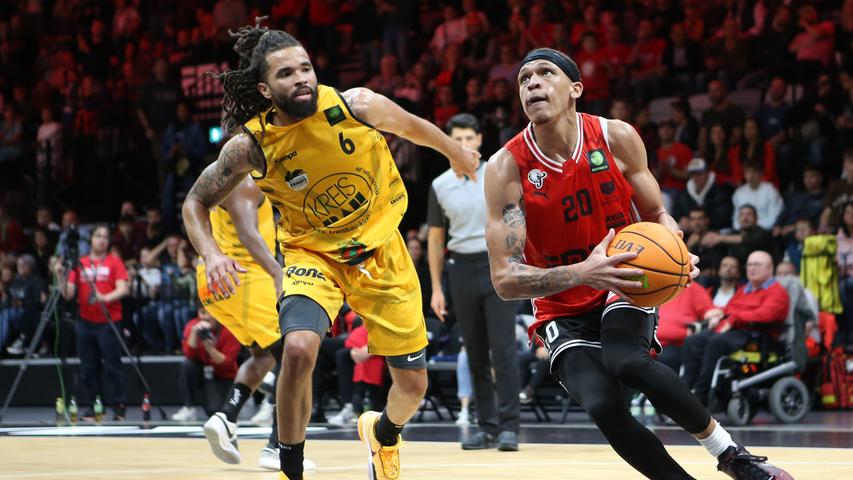 Tat sich erneut als sehr treffsicher hervor bei den Falcons: Isaiah Sanders (rechts).