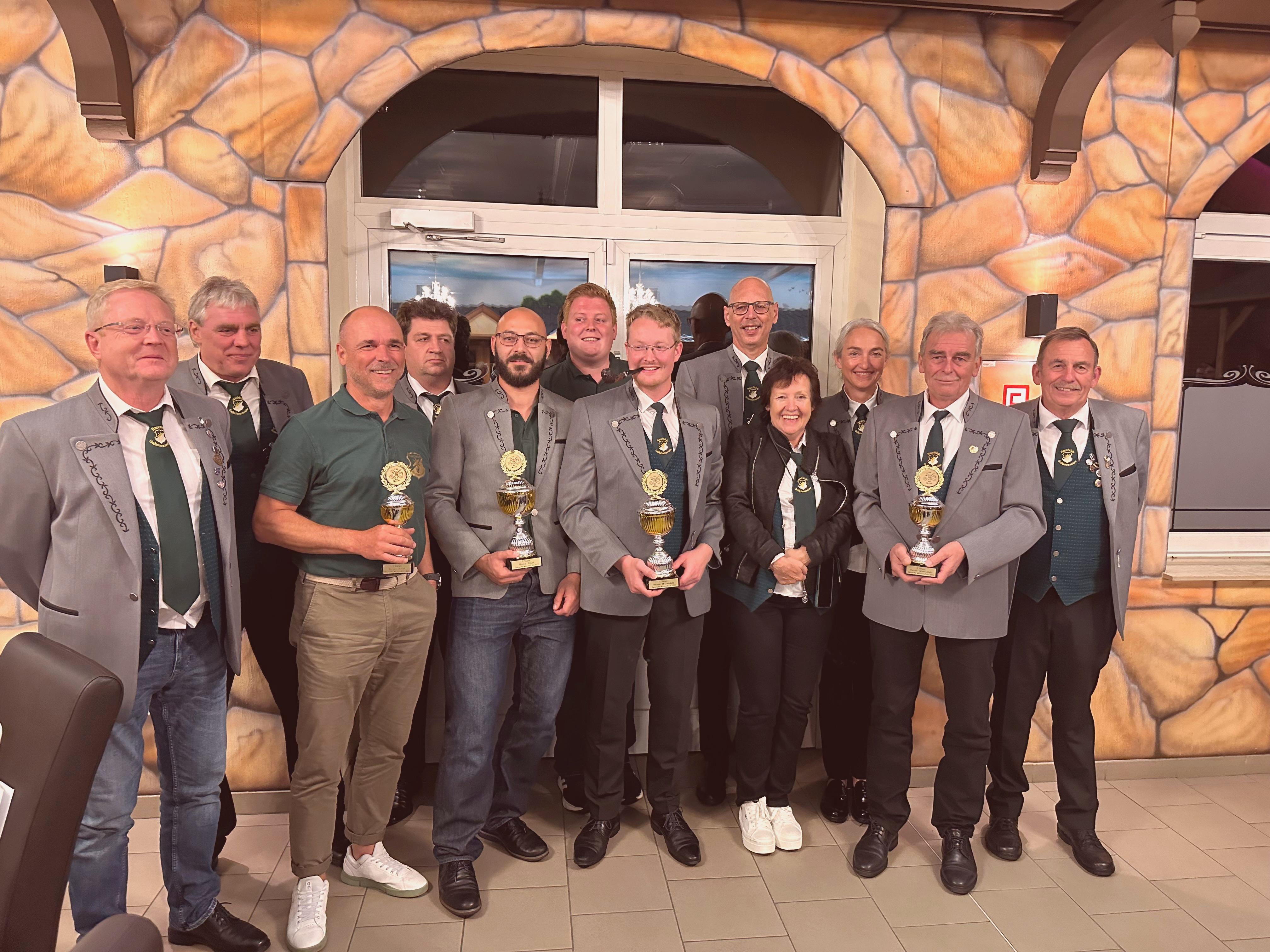 ROT-RauchklubGrossschwarzenloheerfolgreichbeiderDeutschenMeisterschaftinWarstade