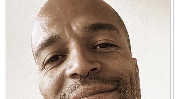In der Rakete wird am Samstag wieder zu elektronischer Musik getanzt. Unter der Why So Serious?-Flagge versammeln sich die DJs Ray Okpara (Foto), Julian Haffner, Yabcek und Gastgeber Acid Morizzle. Ab 23 Uhr laufen unten moderne House- und Techno-Schieber, während oben Bernossi und dessen Entourage frickeliges Allerlei auf den Dancefloor schütten.
