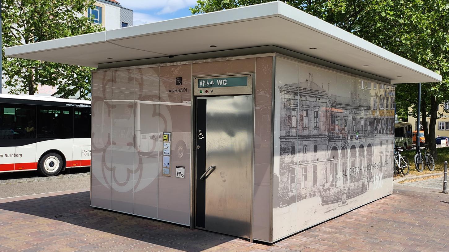 Der Bau der WC-Anlage am Bahnhofsplatz in Ansbach sei aufgrund der hohen Kosten ein Fall von Steuerverschwendung, meint der Bund der Steuerzahler in Bayern.