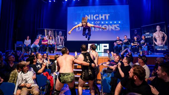 Wrestling -Jubiläum in Schwabach: So sahen die spektakulären Kämpfe bei der "Night of Decisions" aus