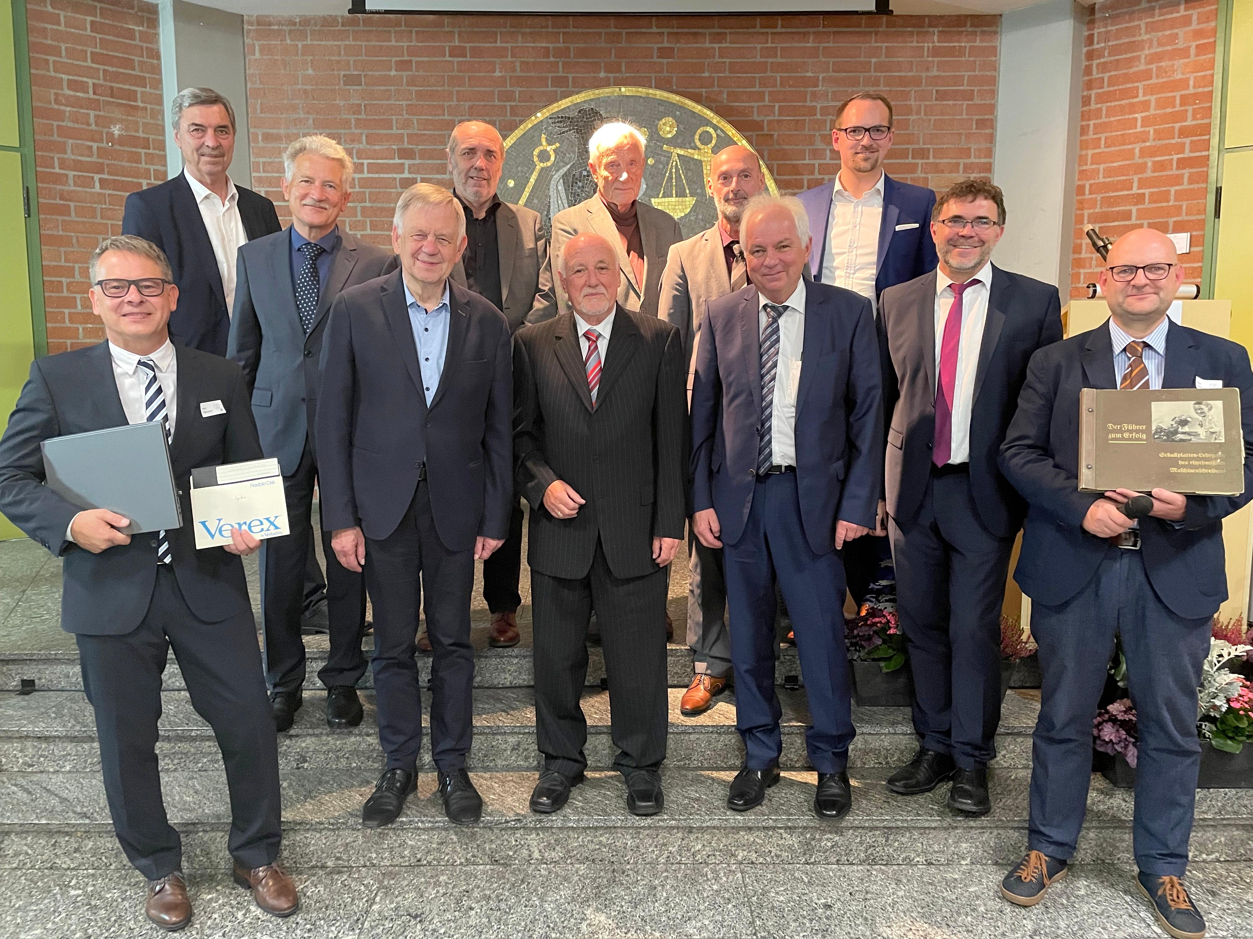 ROT-75-Jahre-Wirtschaftsschule-Schwabach