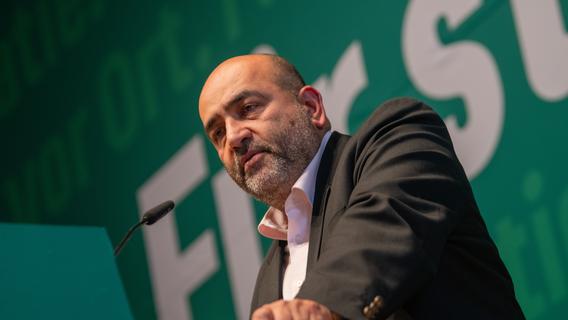 Grünen-Co-Chef Omid Nouripour: "Ich habe in Deutschland gelernt, was die Shoah bedeutet"
