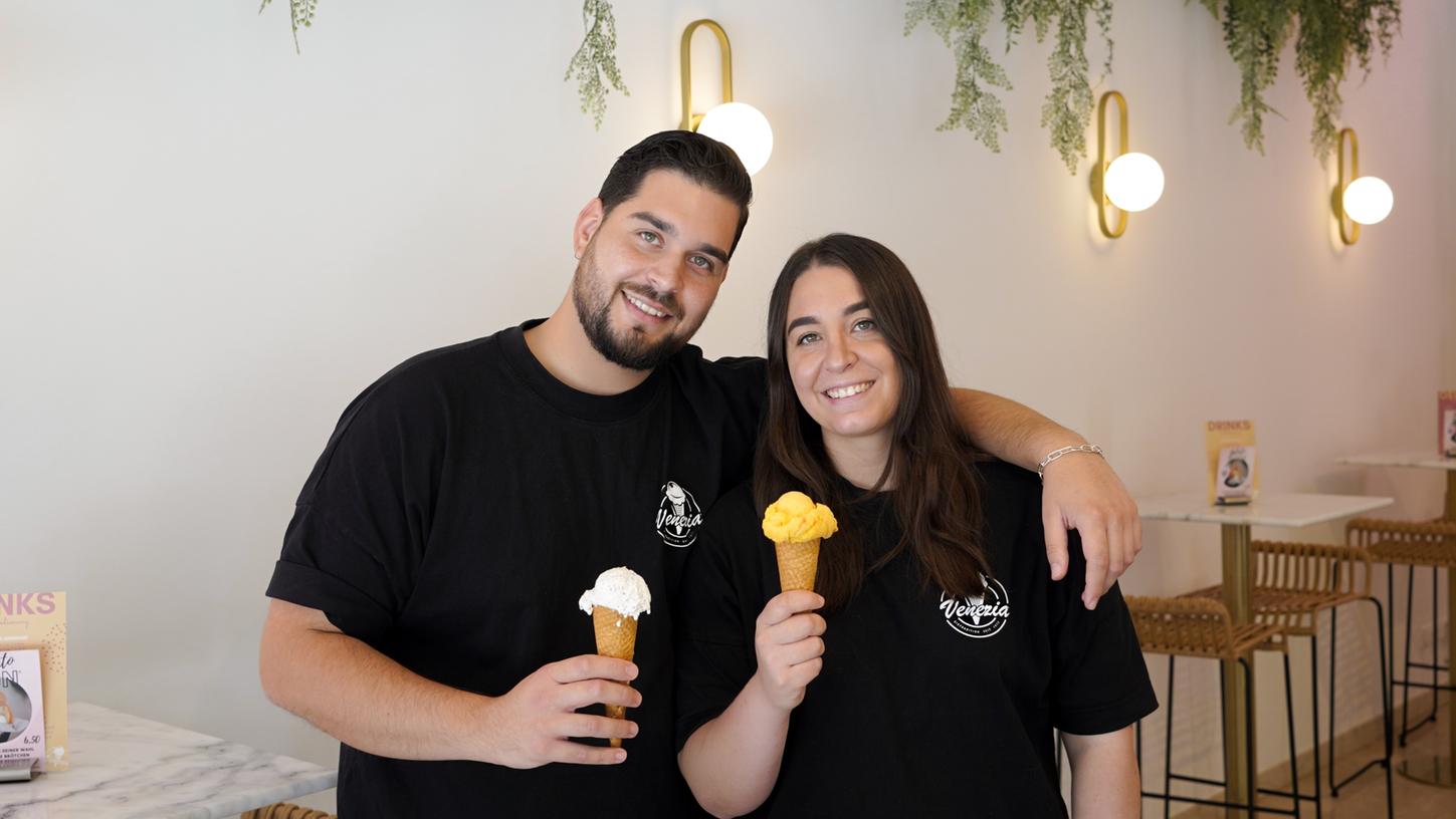 Die Geschwister Enrico und Miriam Pisano betreiben das Kult-Eiscafé Venezia in Erlangen. Zum Saisonende planen sie eine besondere Aktion: Die Kunden bekommen die Kugel Eis für einen Euro und können dabei gleichzeitig Gutes tun. Die Geschwister Enrico und Miriam Pisano betreiben das Kult-Eiscafé Venezia in Erlangen. Zum Saisonende planen sie eine besondere Aktion: Die Kunden bekommen die Kugel Eis für einen Euro und können dabei gleichzeitig Gutes tun.