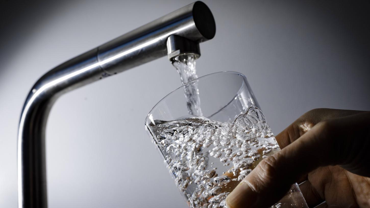 Schadstoffbelastung droht: Darum sollten Sie kein warmes Leitungswasser  trinken