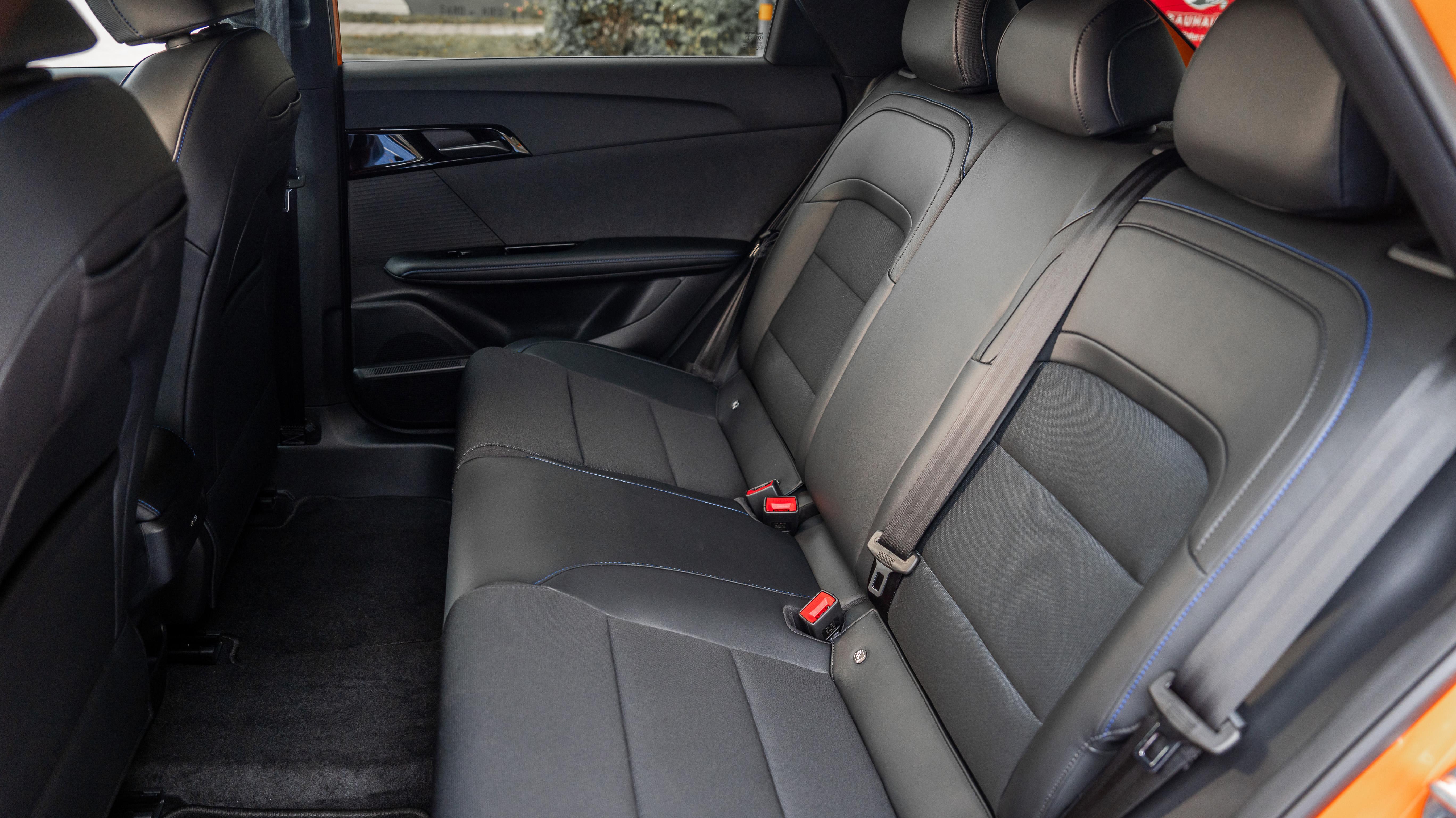 Eine gleichfalls neue Errungenschaft ist die Kopfstütze für den hinteren Mittelplatz.