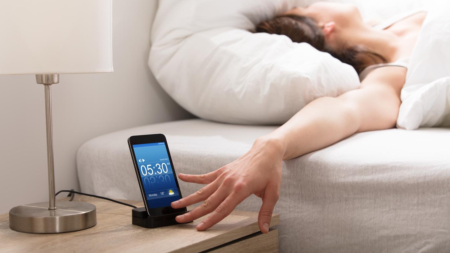 Stehen Sie lieber direkt auf, oder nutzen Sie Snooze Taste? Stehen Sie lieber direkt auf, oder nutzen Sie Snooze Taste?