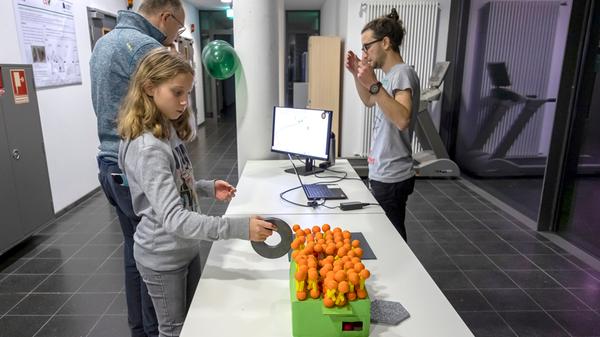 Diverse Mitmach-Stationen zogen große und kleine Wissenschafts-Fans an.