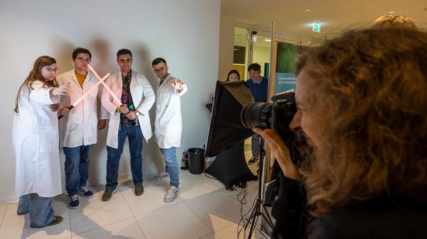 Es durfte auch mit Lichtschwertern à la "Krieg der Sterne" posiert werden.