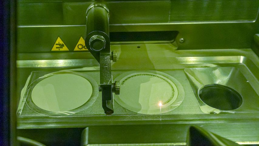Dieser 3D-Drucker stellt Metallteile etwa aus Gold her und wird in der Schmuckproduktion eingesetzt.
