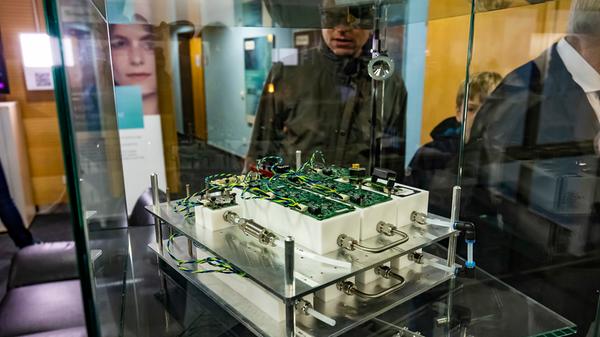 Das Fraunhofer IIS, in dem einst das MP3-Format erdacht wurde, ist weiterhin eine Speerspitze bei der Entwicklung intelligenter Algorithmen zur Komprimierung von Bild-, Ton- und Videodateien.