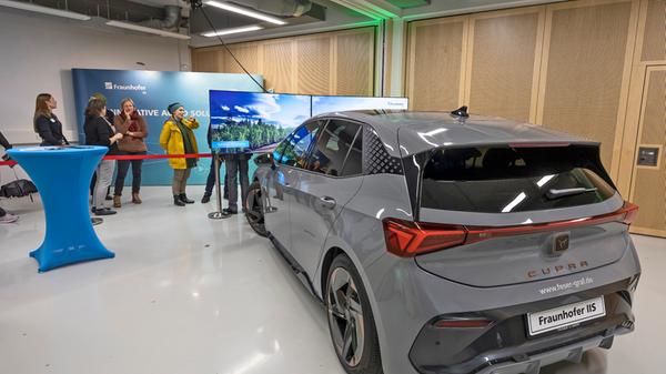 Im Fraunhofer-Institut IIS konnte man auch die Zukunft des Auto-Hifi erlauschen.