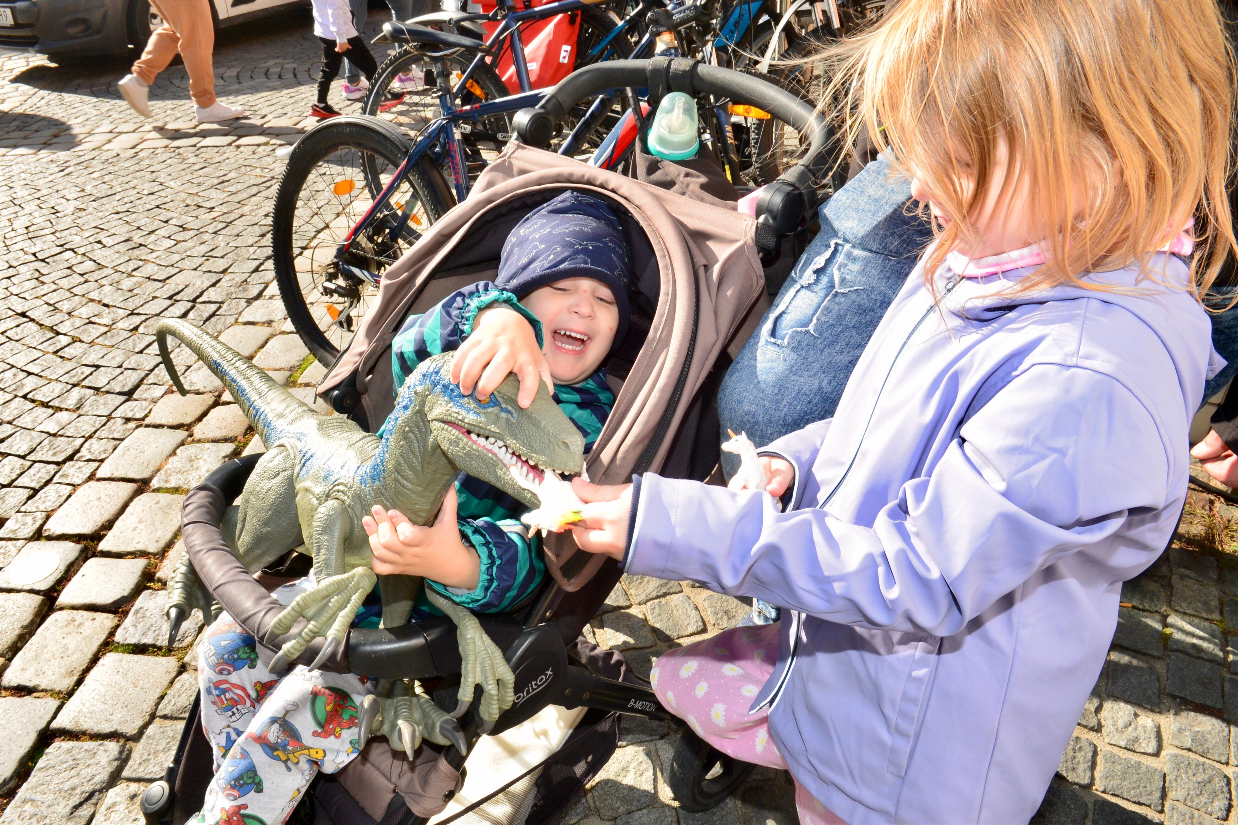 Ein offensichtlich hungriger Tyrannosaurus Rex mit Knuddelfaktor.  