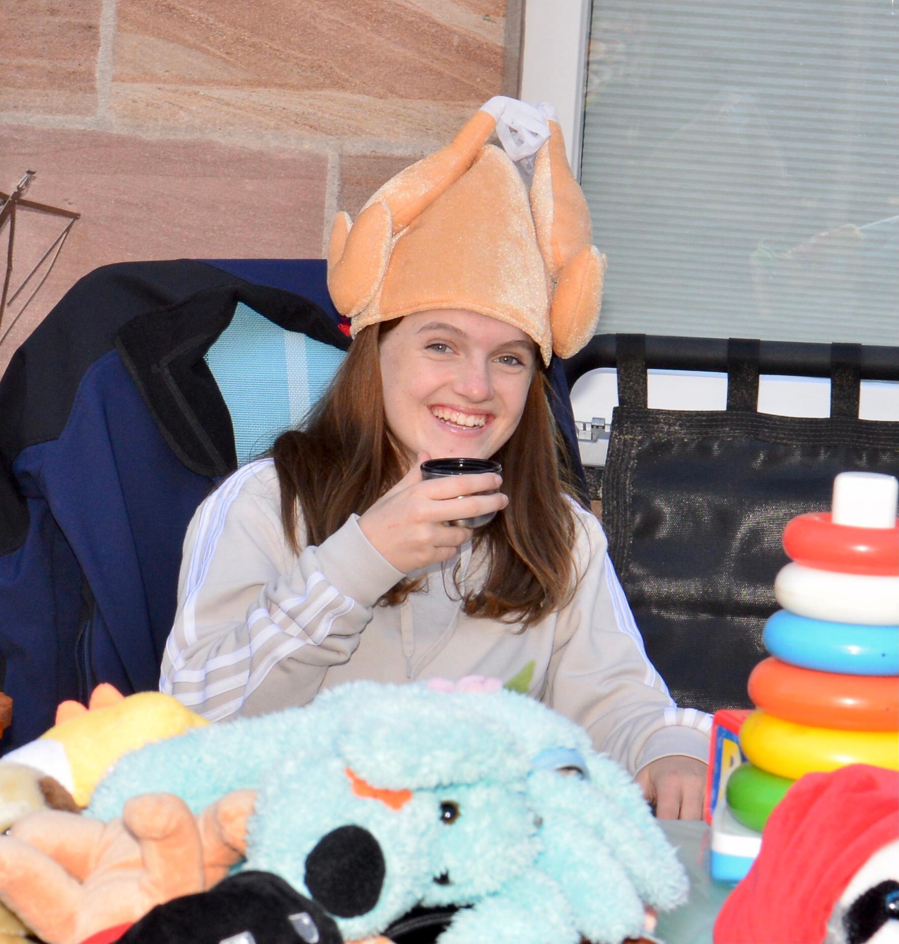 Das dürfte eine Rarität gewesen sein: die Grillhähnchen-Mütze.  