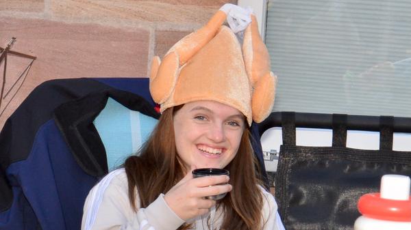 Das dürfte eine Rarität gewesen sein: die Grillhähnchen-Mütze.