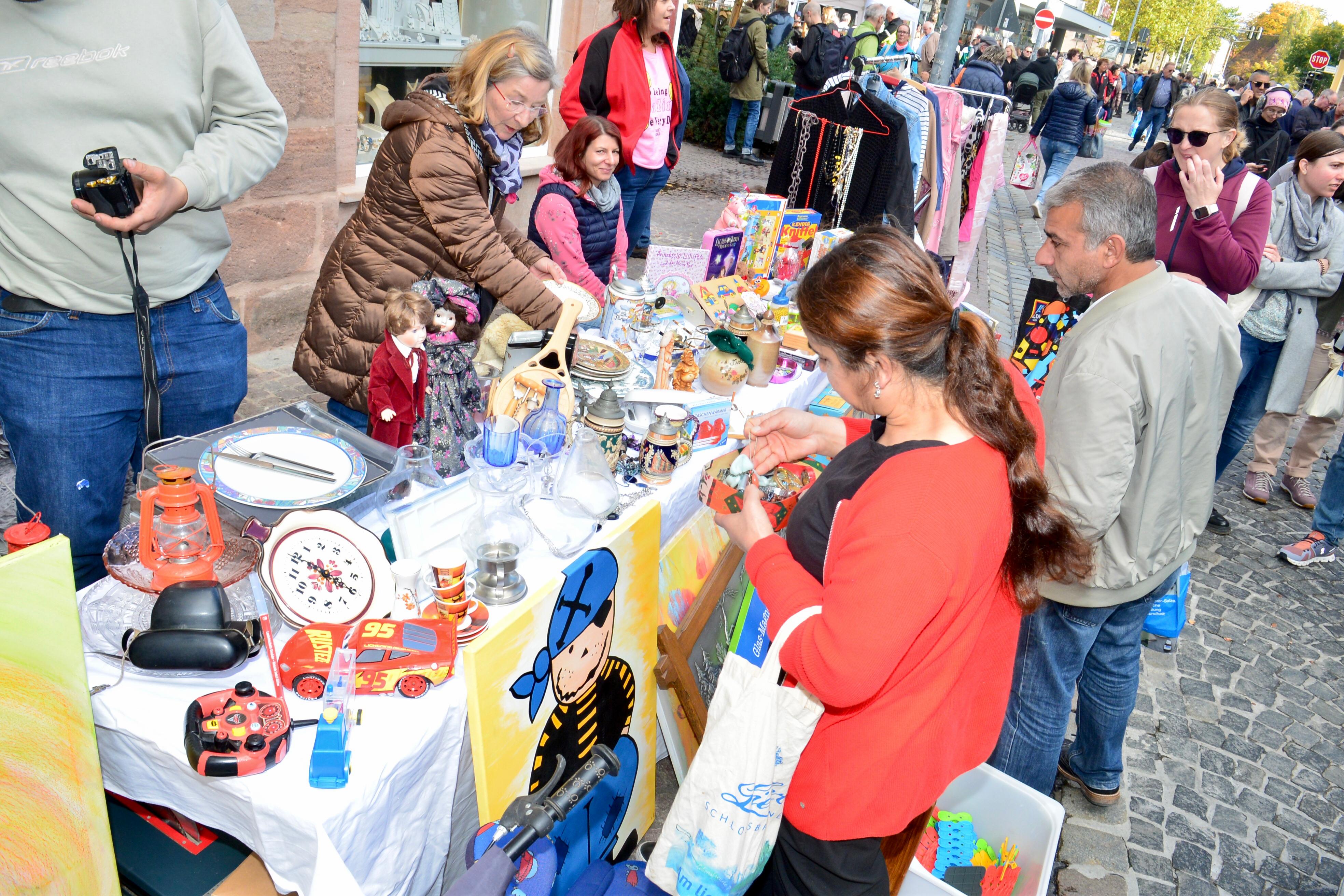 Es dürfte nun wieder einige ausgeräumte Dachböden und Keller mehr geben. Was noch gut brauchbar ist, findet seinen Weg zu "Schwabach trempelt".
