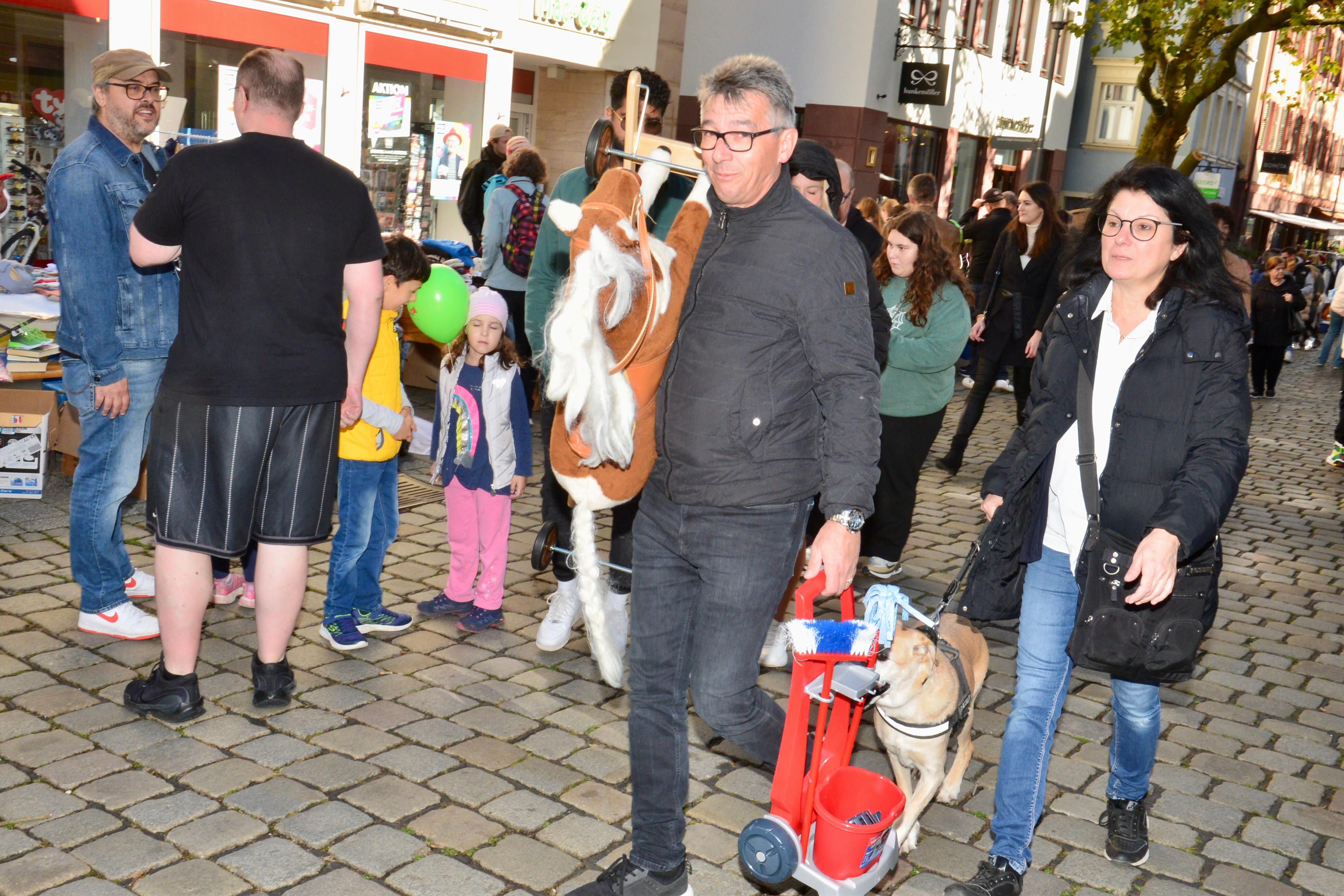 Super Wetter, rekordverdächtige Besuchermassen: Eindrücke von "Schwabach trempelt" 2023.