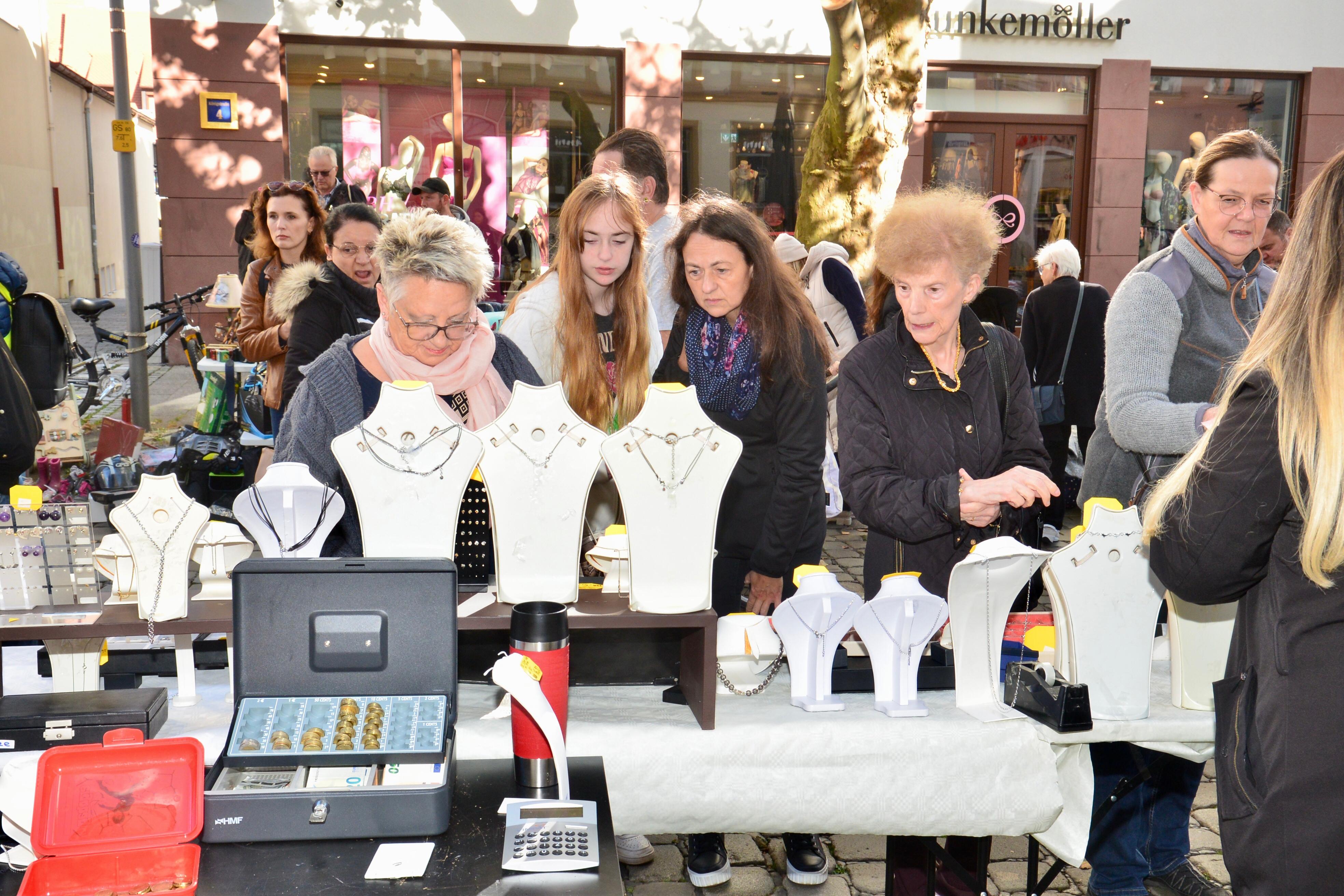 Super Wetter, rekordverdächtige Besuchermassen: Eindrücke von "Schwabach trempelt" 2023.