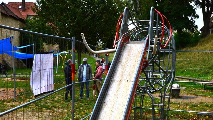 Ersteigert hat das nicht mehr für öffentliche Nutzung zugelassene Spielgerät ein anonymer Bieter. Ersteigert hat das nicht mehr für öffentliche Nutzung zugelassene Spielgerät ein anonymer Bieter.
