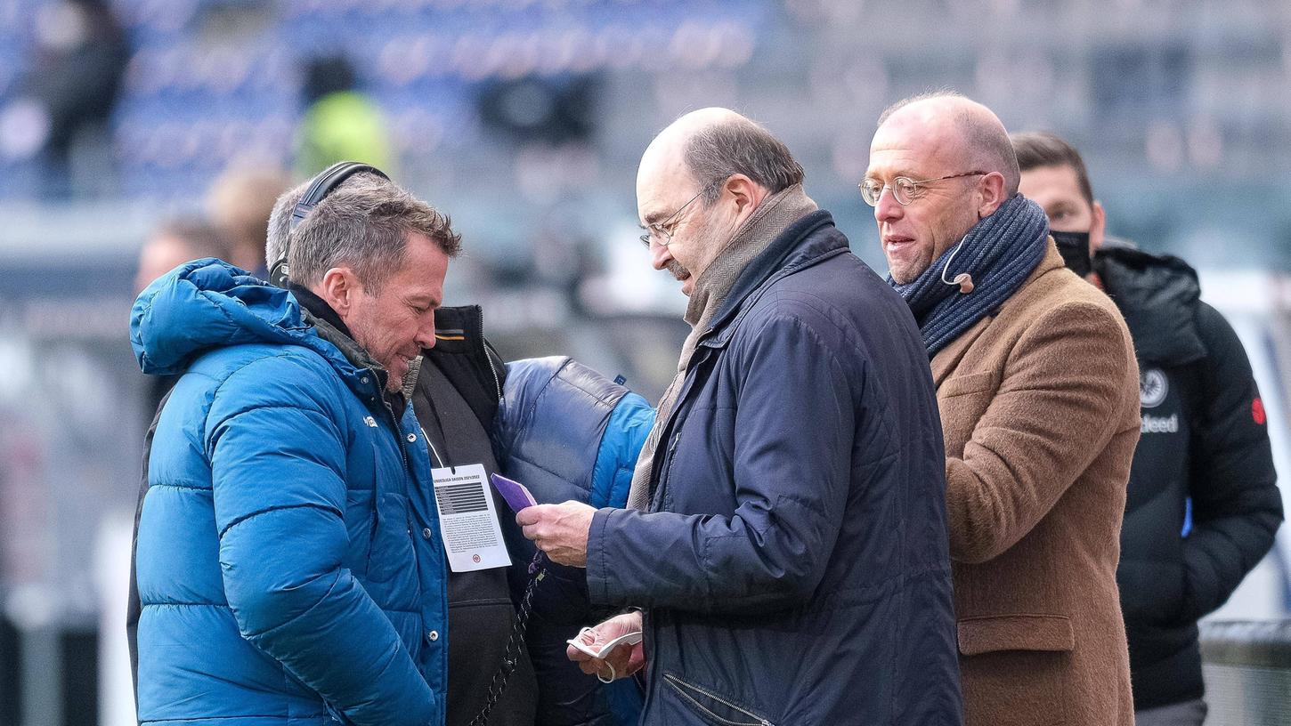 Von 1993 bis 2017 war er als Fußballkommentator für den Pay-TV-Sender Sky tätig. Fritz von Thurn und Taxis (mittig), hier zu sehen mit Lothar Matthäus, kehrt für ein DEL-Spiel zurück ans Mikro