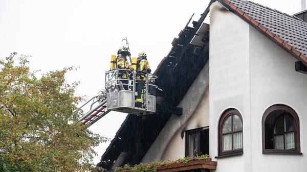 Dachstuhlbrand in Einfamilienhaus: Hoher Sachschaden