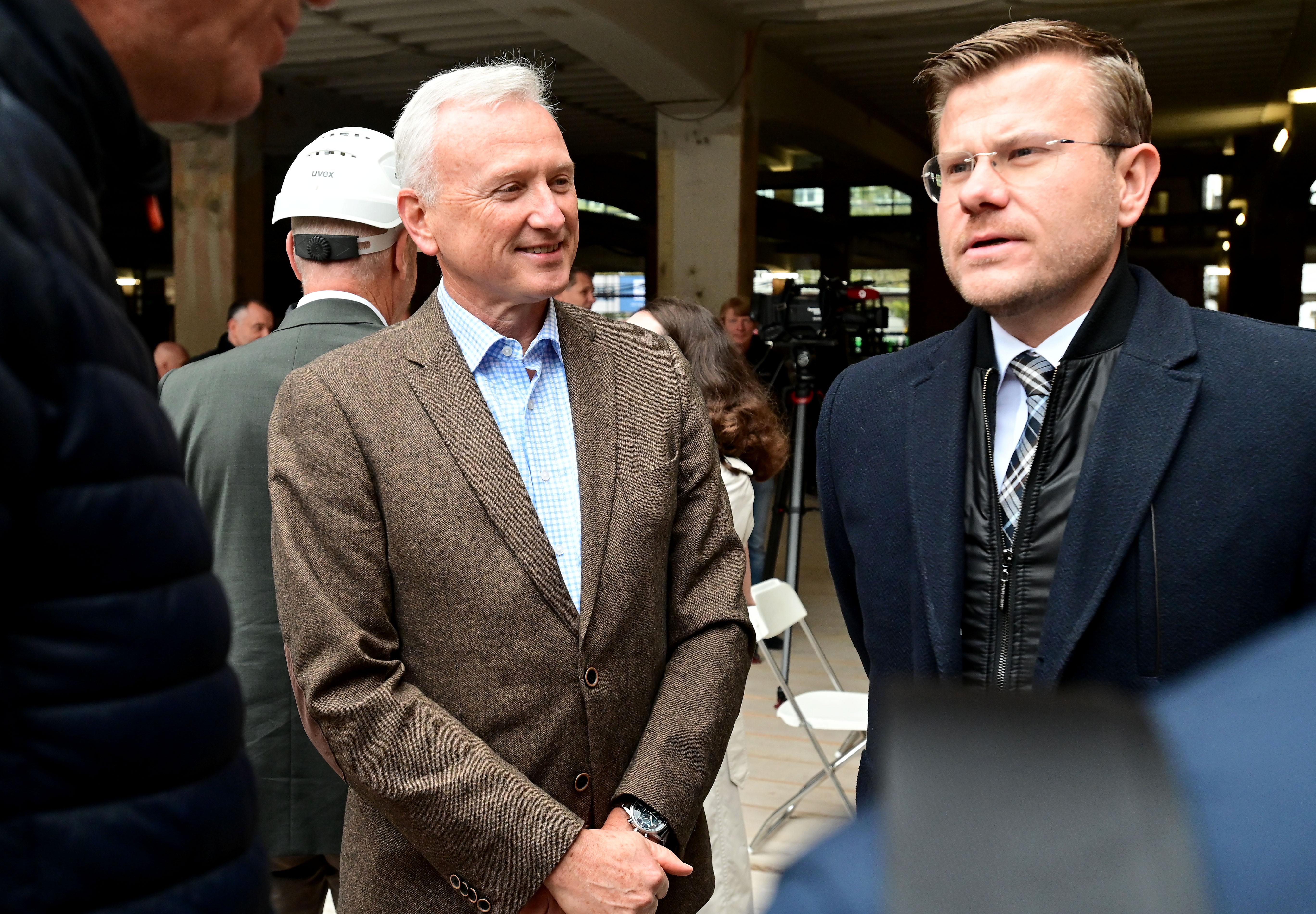 Nach der Insolvenz der Gerchgroup geht es unter der Regie der Bayerischen Versorgungskammer weiter, die den gewerblichen Teil gekauft hat. Vorstand André Heimrich und Oberbürgermeister Marcus König informierten über den aktuellen Stand.