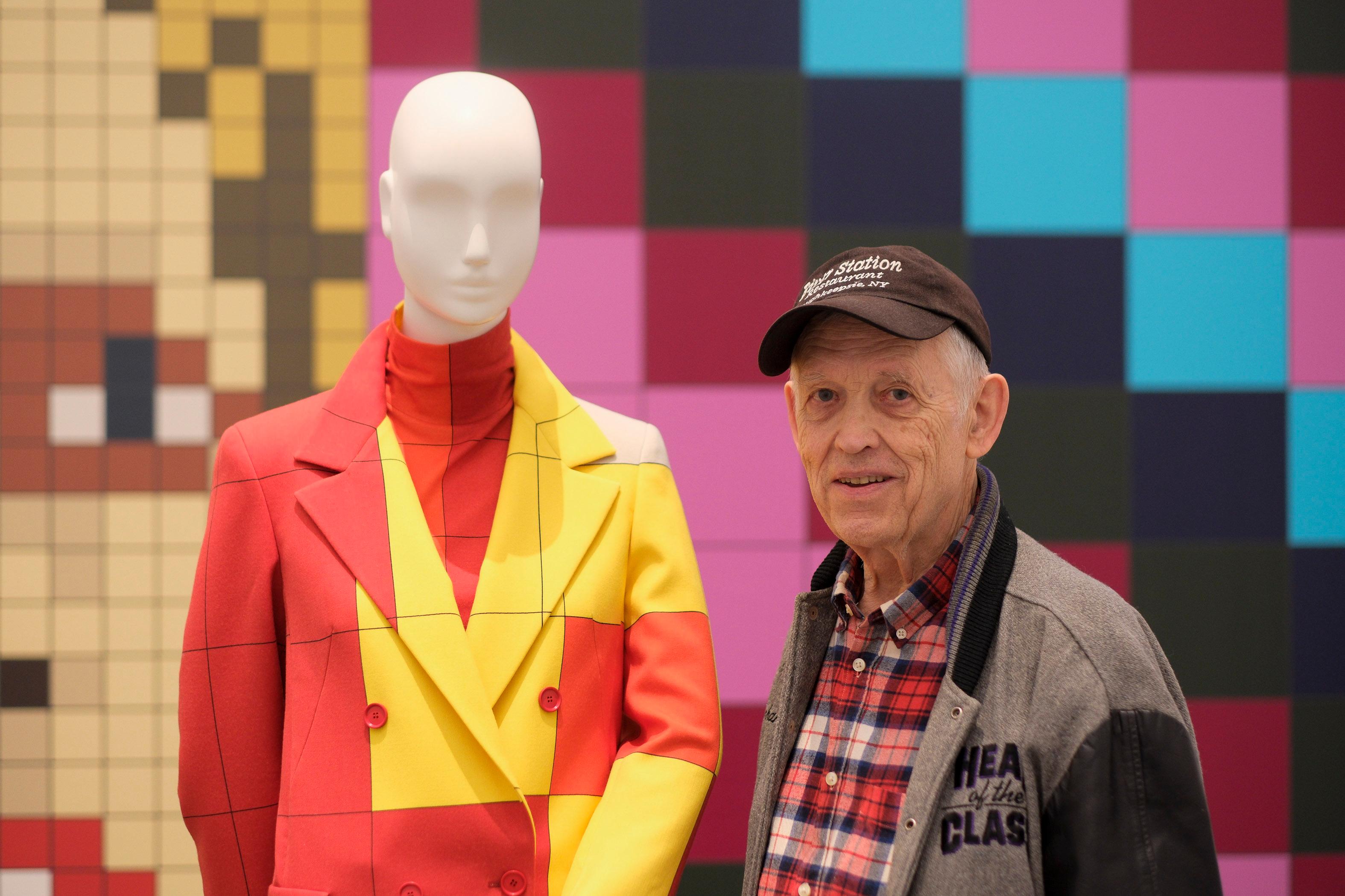 Reinhard Voigts Vorlagen für das Modelapel Akris sind nicht nur im Neuen Museum zu sehen, auch das Germanische Nationalmuseum widmet seinen Entwürfen eine kleine Schau.